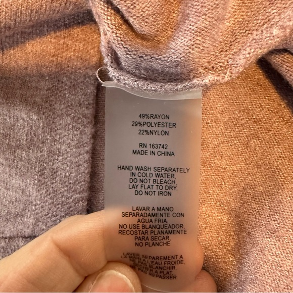 Aaeda Lavender V-Neck Sweater with Floral Design, Size XL - Picture 3 of 12